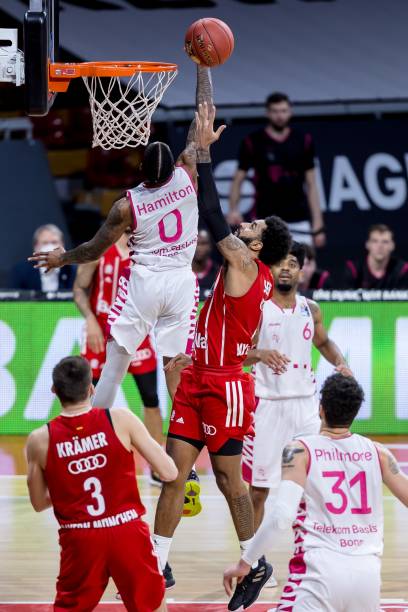 载着鲜明的 载着鲜明的